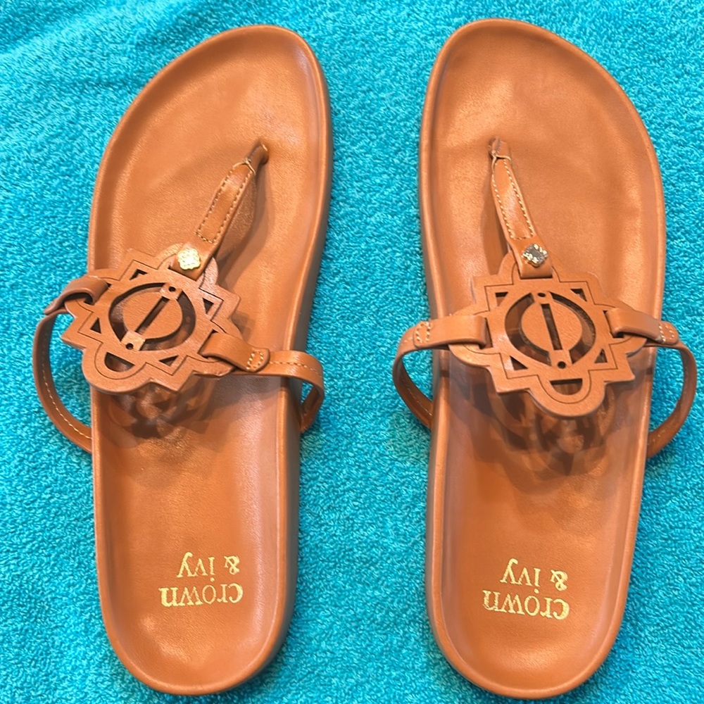 Cognac thong style sandals